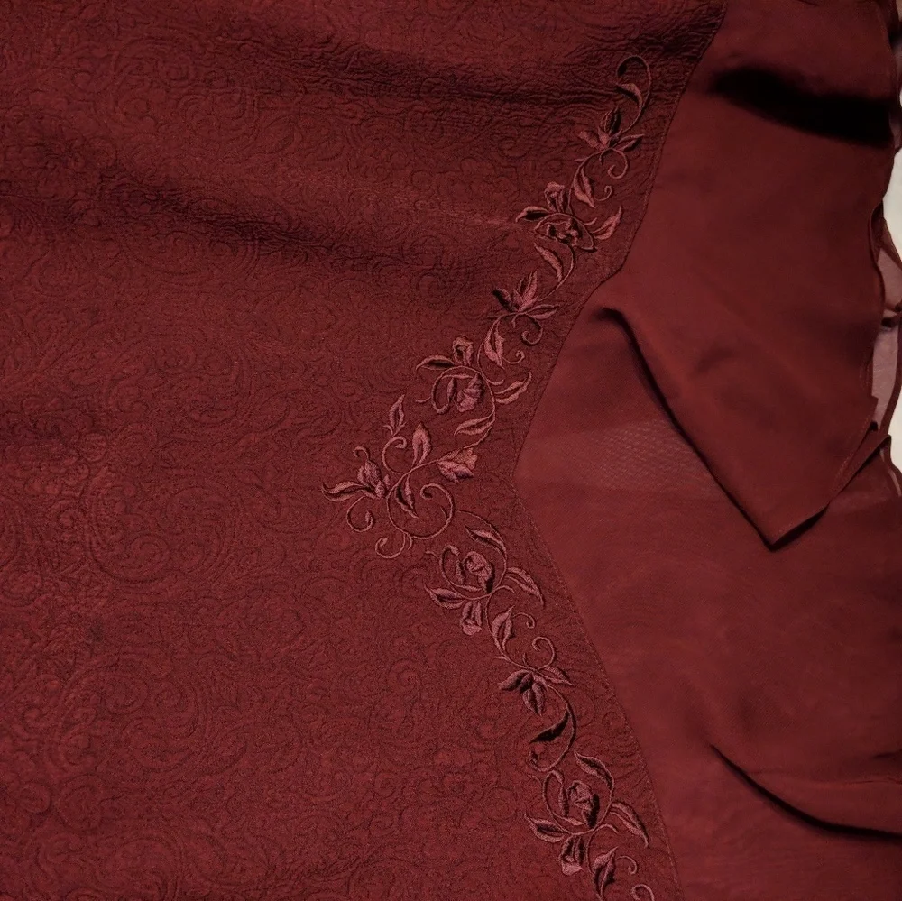 EUC Elegant burgundy woman's suit Women’s size 10